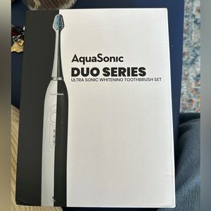 aquasonic duo dual ultrasonic toothbrushes w 10 brush heads & 2 travel cases